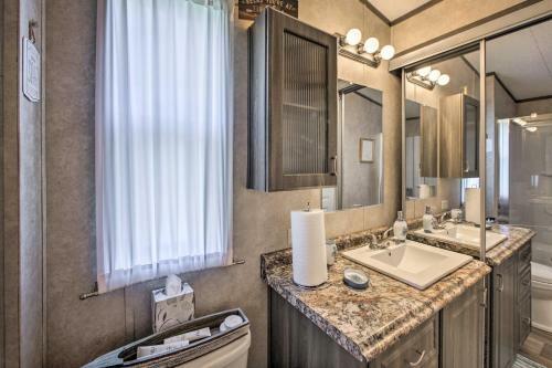 Lake Fork Getaway Tiny Home In Alba With Bbq!