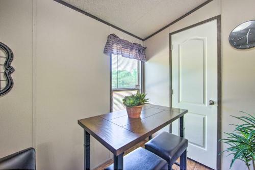 Apartamento Modern Alba Tiny Home Near Lake Fork Boating!