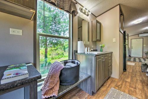 Apartamento Modern Alba Tiny Home Near Lake Fork Boating!