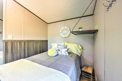 Apartamento Modern Alba Tiny Home Near Lake Fork Boating!