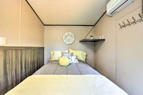 Apartamento Modern Alba Tiny Home Near Lake Fork Boating!