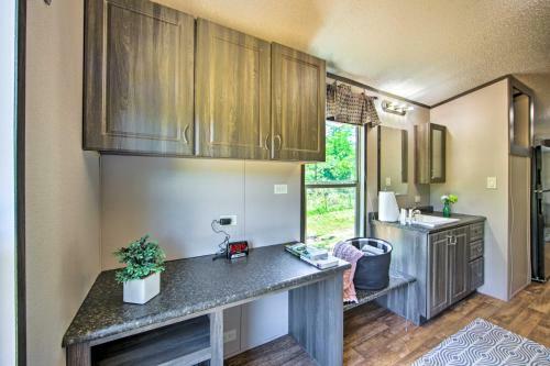 Apartamento Modern Alba Tiny Home Near Lake Fork Boating!