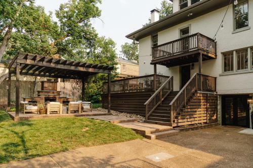 The Above Nashville Chic Estate