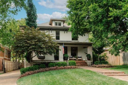 The Above Nashville Chic Estate