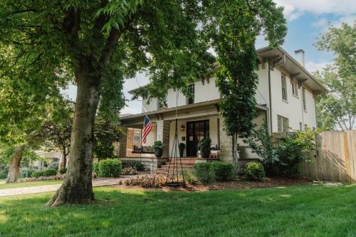 The Above Nashville Chic Estate