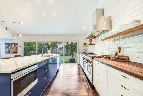 The Above Hidden Oaks Estate