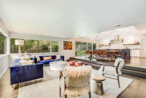 The Above Hidden Oaks Estate