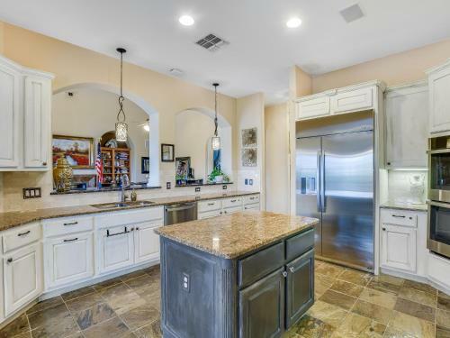 The Above Bluff View Estate