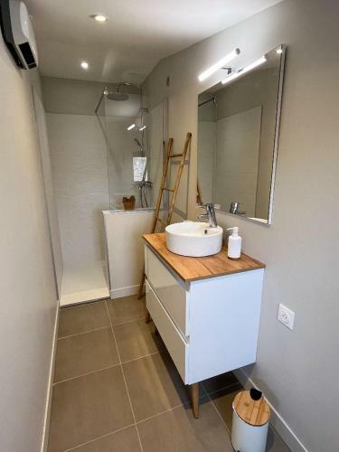 Apartamento Agr�able Maison De Village Avec Garage & Terrasse