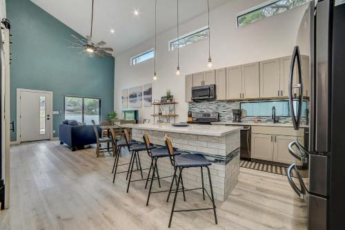 Hip Nautic - A Modern Lake Retreat