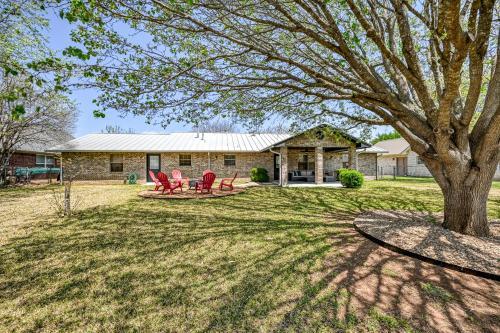 Wow! Exceptional House With Inviting Fire Pit!