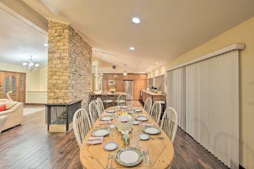 Malakoff Lakefront Home Golf Course On-site!