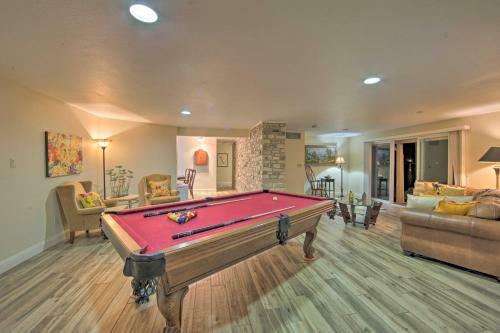 Malakoff Lakefront Home Golf Course On-site!