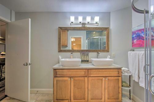 Malakoff Lakefront Home Golf Course On-site!