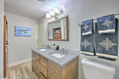 Malakoff Lakefront Home Golf Course On-site!