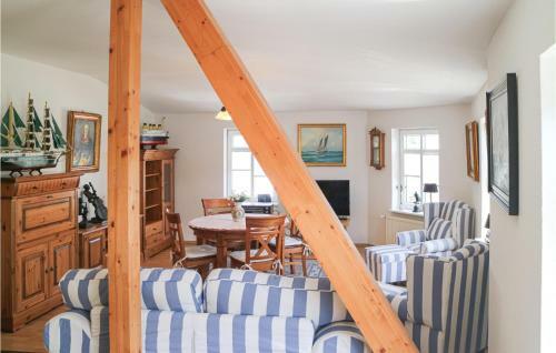 Awesome Apartment In Warnem�nde With 2 Bedrooms