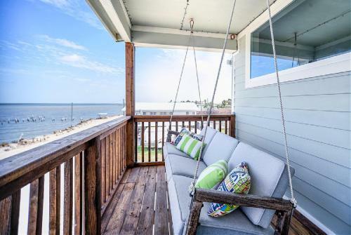 Bay Front Home With Spectacular Sunrise Views