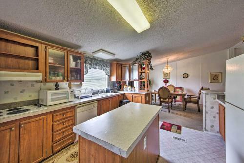Quitman Home With Covered Deck And Lake Access!