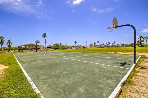 Cozy Port Isabel Home With Golfing On-site!