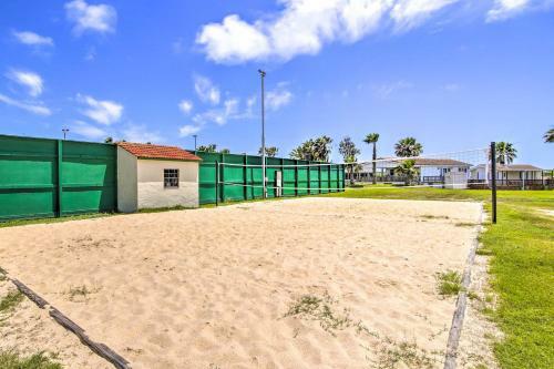 Cozy Port Isabel Home With Golfing On-site!