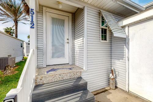 Long Island Village 512 W Clam Cir
