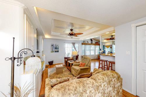Long Island Village 512 W Clam Cir