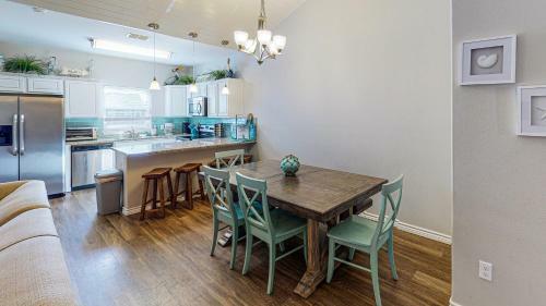 Villa Bc403 Fabulous Townhome With Beach Decor, Shared Heated Pool, Garage Access
