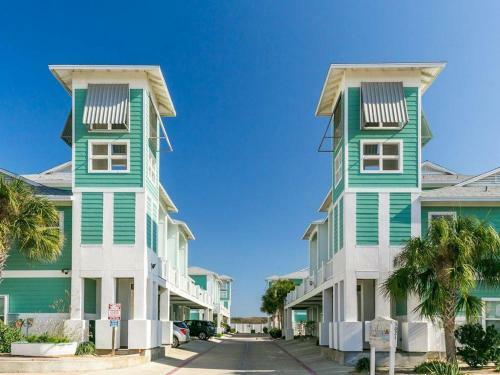 Villa Mc16 Multi-level Condo, Shared Pool & Hot Tub, Close To Beach