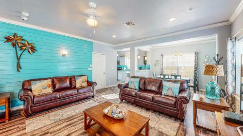 Villa Mc16 Multi-level Condo, Shared Pool & Hot Tub, Close To Beach