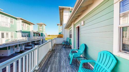 Villa Mc16 Multi-level Condo, Shared Pool & Hot Tub, Close To Beach