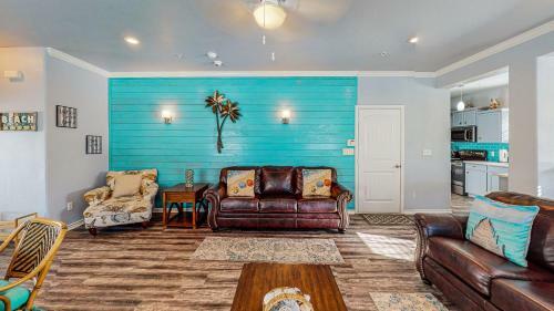 Villa Mc16 Multi-level Condo, Shared Pool & Hot Tub, Close To Beach