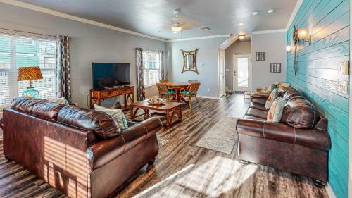 Villa Mc16 Multi-level Condo, Shared Pool & Hot Tub, Close To Beach