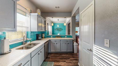 Villa Mc16 Multi-level Condo, Shared Pool & Hot Tub, Close To Beach