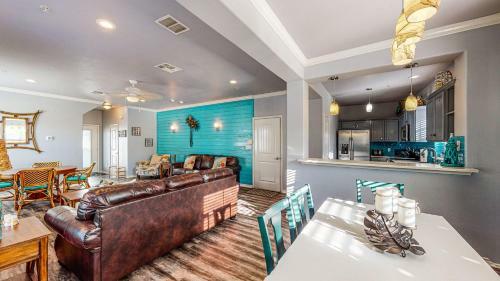 Villa Mc16 Multi-level Condo, Shared Pool & Hot Tub, Close To Beach
