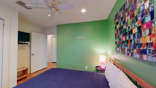 Villa Rp23 Fun Townhouse With Fiesta Decor, Shared Pool, Ample Parking