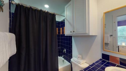 Villa Rp23 Fun Townhouse With Fiesta Decor, Shared Pool, Ample Parking
