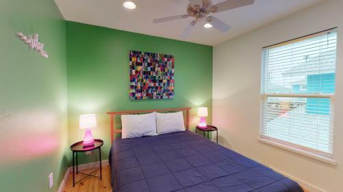 Villa Rp23 Fun Townhouse With Fiesta Decor, Shared Pool, Ample Parking