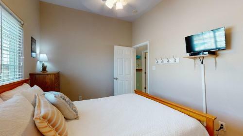 Fh4 Charming 3 Bedroom Condo, Near Beach, Shared Pool