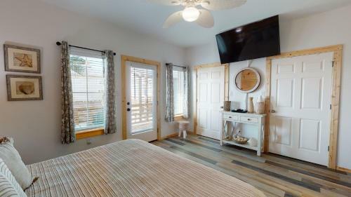 Pfc1006 Spacious Home In Town, Shared Pool, Ample Parking, Near Restaurants