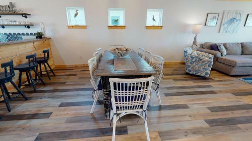 Pfc1006 Spacious Home In Town, Shared Pool, Ample Parking, Near Restaurants