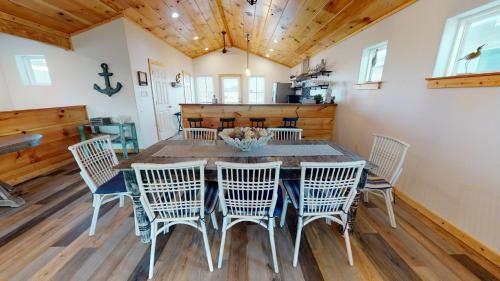 Pfc1006 Spacious Home In Town, Shared Pool, Ample Parking, Near Restaurants