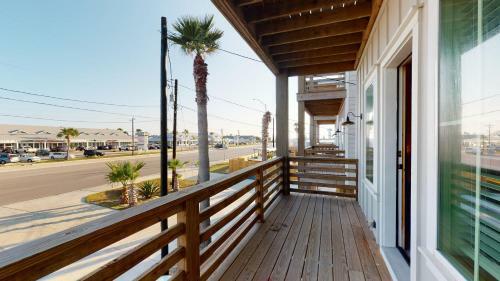 Pfc1006 Spacious Home In Town, Shared Pool, Ample Parking, Near Restaurants