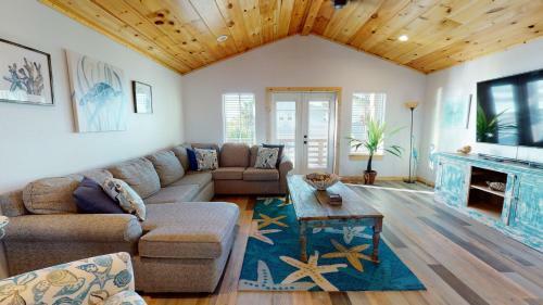 Pfc1006 Spacious Home In Town, Shared Pool, Ample Parking, Near Restaurants