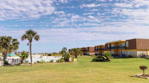 Apartamento Ir45 Bottom Floor Condo, 3 Bedrooms 2 Bath, View Of Shared Pool, Boardwalk