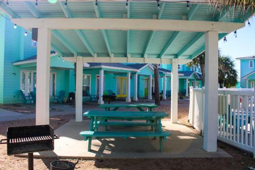 Villa Tc503 Townhome Located In Town, Close To Beach, Shared Pool, Pet Friendly