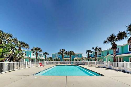 Villa Tc503 Townhome Located In Town, Close To Beach, Shared Pool, Pet Friendly