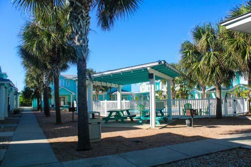 Villa Tc503 Townhome Located In Town, Close To Beach, Shared Pool, Pet Friendly