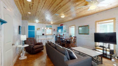 Villa Tc503 Townhome Located In Town, Close To Beach, Shared Pool, Pet Friendly
