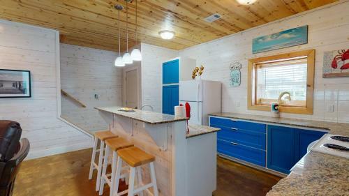 Villa Tc503 Townhome Located In Town, Close To Beach, Shared Pool, Pet Friendly