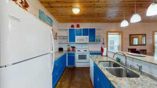 Villa Tc503 Townhome Located In Town, Close To Beach, Shared Pool, Pet Friendly